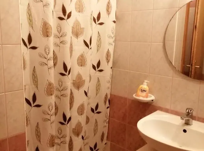 Pávai Apartman *