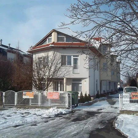 Pavai *